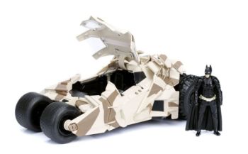 JAD98543 - Batmobil Trumble Camo mit BATMAN