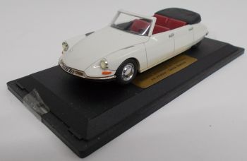 CLASSC1026 - CITROEN DS Reuter Cabriolet 4 Türen Elfenbein