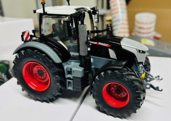 CW0289 - FENDT 728 Vario Black Beauty