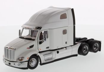 DCM71072 - PETERBILT 579 6x4 Weiß