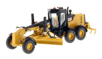 DCM85520 - CATERPILLAR 12M3 Grader mit Fahrer und Metallbox