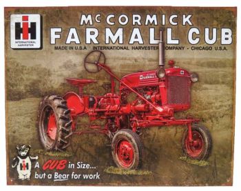 DE-TIN2132 - Metallschild McCORMICK Farmall Club – 40,5 x 31,8 cm