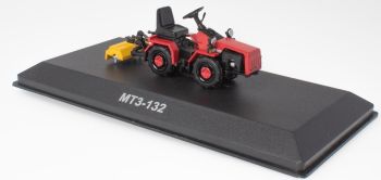 G1825094 - BELARUS MTZ-132 mit Bodenwerkzeug