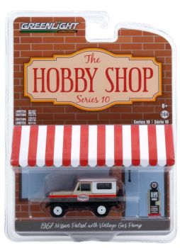 GREEN97100-A - NISSAN Patrol 1967 4x4 TEXACO mit Kraftstoffpumpe Die Hobby Shop-Serie wird im Blister verkauft