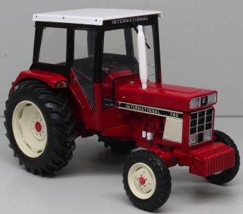 REP195 - INTERNATIONAL IH 743 mit zu öffnender Motorhaube und abnehmbarem Gewicht