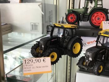 CW0090 - FENDT 211 Schwarzgelbe Felgen