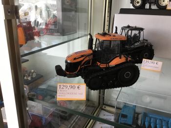 CW0072 - CHALLENGER MT 765D orange