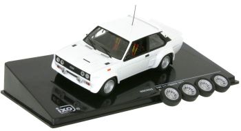 IXOMDCS028 - FIAT 131 Abarth 1978 weiße Rallye-Spezifikationen