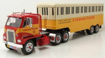 IXOTTR015 - INTERNATIONAL HARVESTER DCOF-405 1959 + Anhänger Kastenwagen