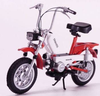 MAGMOT045 - BENELLI Motorella weiß-rotes Moped