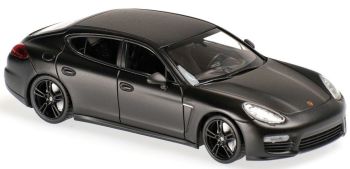 MXC940062370 - Schwarzer Porsche Panamera Turbo 2013