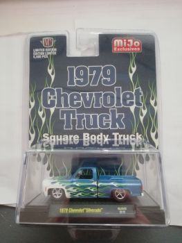 M2M-31500MJS42 - CHEVROLET Silverado 1979 blau und weiß mit Ghost Flames