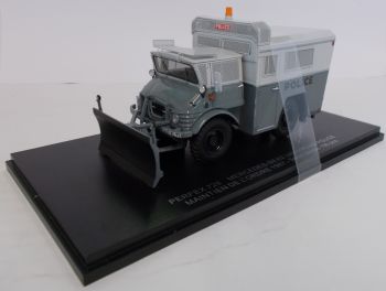 PER728 - MERCEDES BENZ Unimog U 406 1987 Graues Polizeifahrzeug der französischen Nationalpolizei; limitiert auf 150 Einheiten