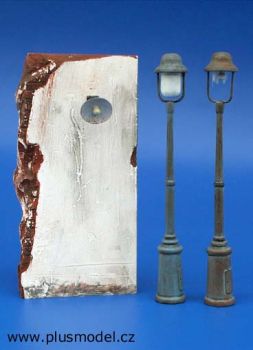 PLS053 - 2 Stehlampen Höhe 11 cm im Bausatz zum Zusammenbauen und Malen mit einer Wandlampe; die ohne Wand verkauft wird