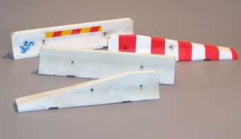 PLS4042 - 4 Miniatur-Leitplanken zum Bemalen für Dioramen mit einer Gesamtlänge von 32 cm
