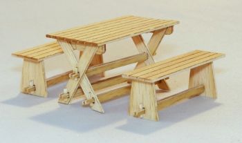 PLS414 - Miniaturtisch mit Bänken zum Zusammenbauen und Bemalen