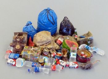 PLS486 - 39 Miniatur-Hausmüll zum Anmalen Abziehbilder im Lieferumfang enthalten