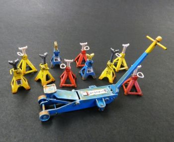PLS499 - 10 Mini-Wagenheber und 1 Wagen zum Zusammenbauen und Bemalen