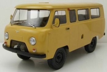PRXPCL47075 - UAZ 452 cremefarbener Kleinbus