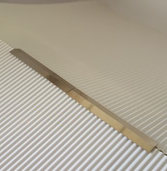 MCD-072-B - Dachfirst für Bleche Länge 7cm Breite 1 cm