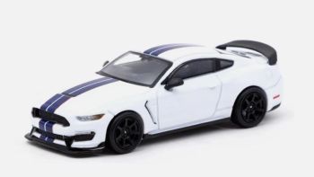 T64G-011-WH - FORD Mustang Shelby GT350R Weiß in Blisterverpackung