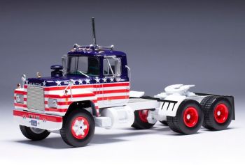 IXO-U43TR001 - 1966 Mack R Series 6x4 mit rot-blau-weißem Sternenbanner – USA Edition
